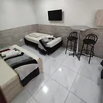 Hotel Caliente
